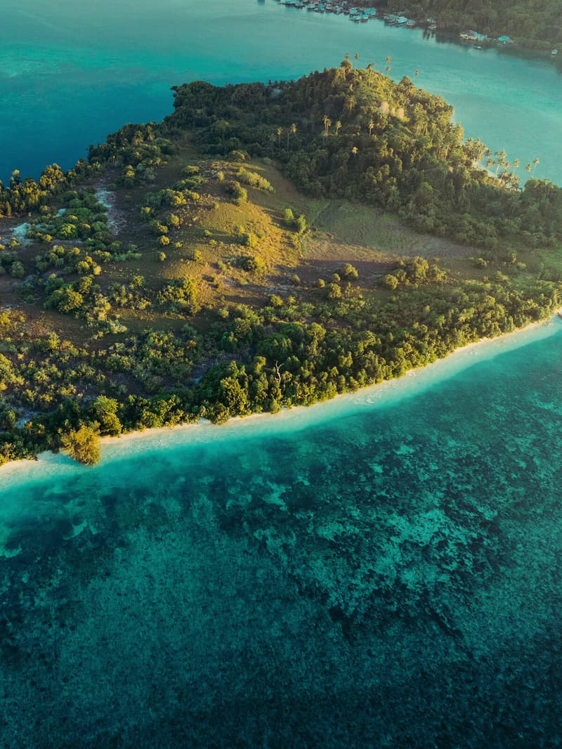 A white sandbar meeting turquoise water off Asasal Island